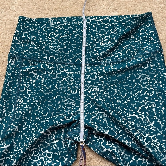 Under Armour Women's Green White Compression Capri Leggings - 1X - EUC - Stretch - Picture 5 of 7